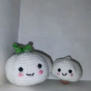 Crochet Garlic Figurines - Adorable Handmade Decor with Green Accents and Pink cheeks