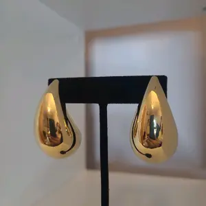 Grandes aretes de gotas. Drop earing ,Female