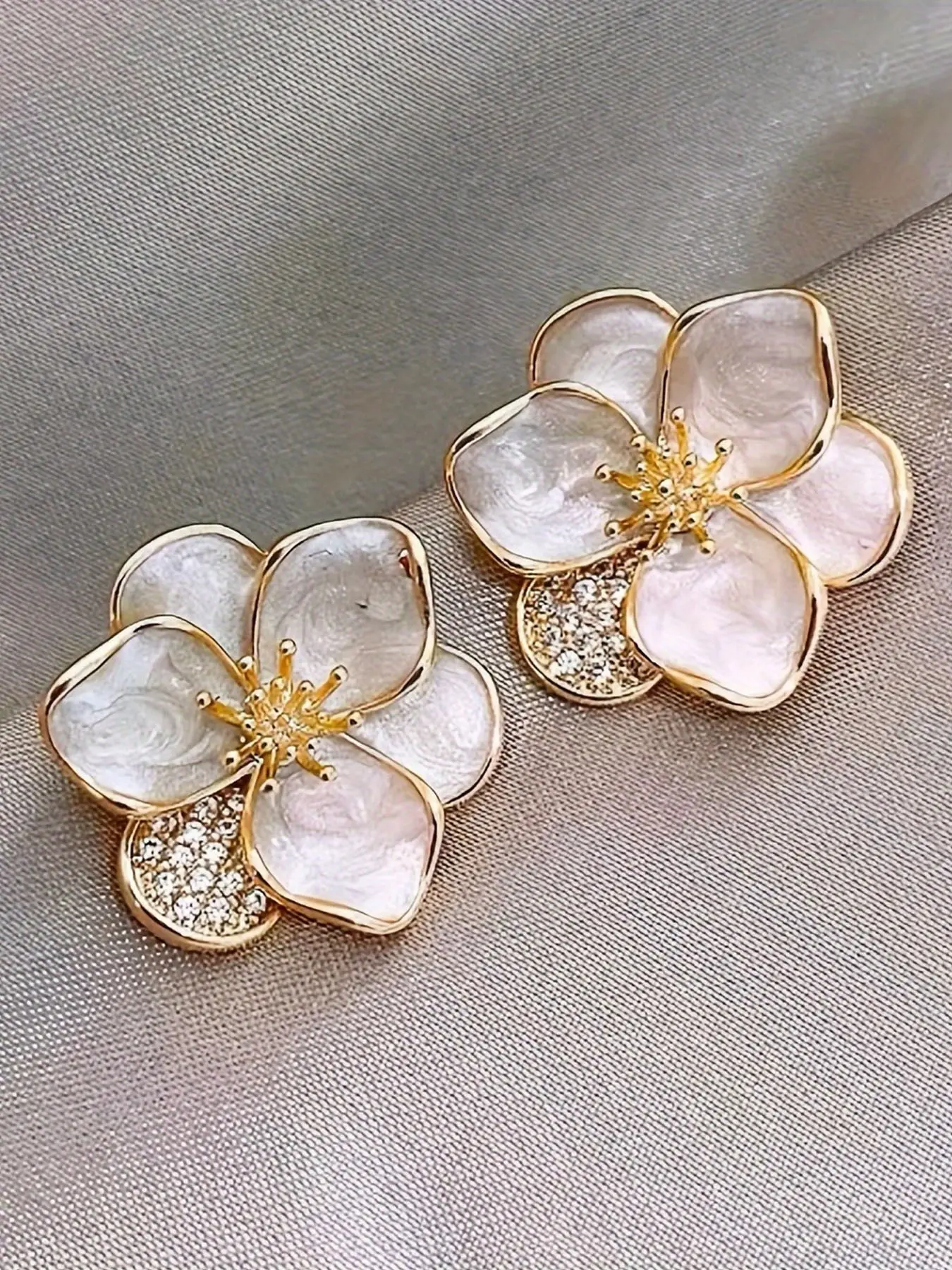 1 Pair Camellia Stud Earrings,  Retro Camellia Earrings, High-end Drip-glazed Flower Earrings for Women, Korean-style Niche Light Luxury, Floral Stud Earrings, Studs Earrings