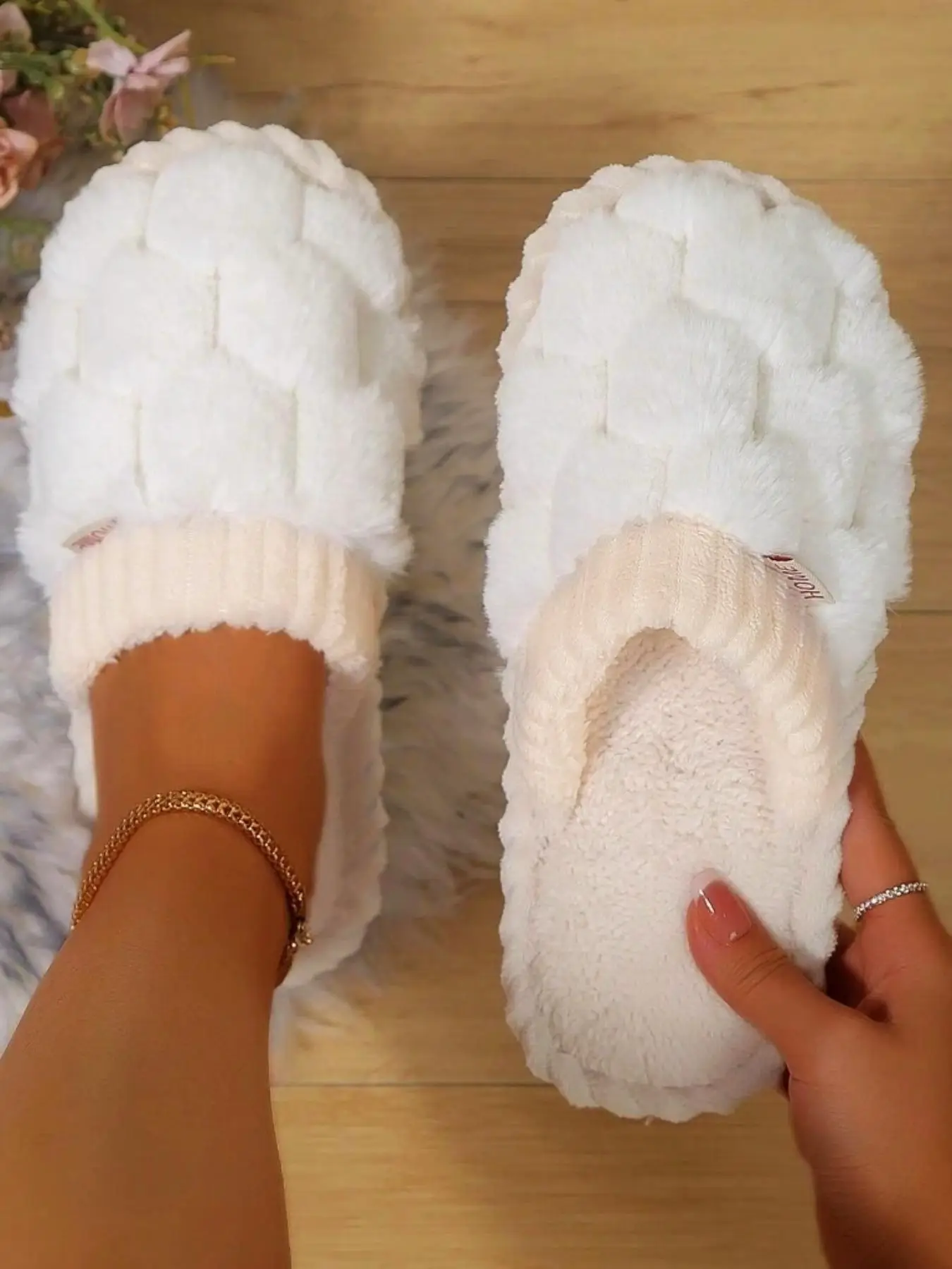 Women’s & Men’s Checkered Faux Fur Plush Slippers – Cozy Smooth Soft Furry Indoor Shoes, Thick Warm Fleece Lining for Ultimate Comfort, Classic Check