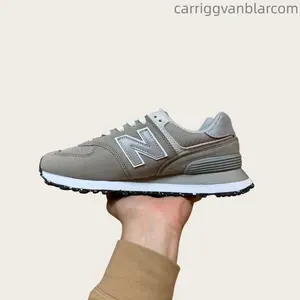 Reflective grey leather running shoes with shock absorption, durability, breathability, low heel, suitable for both men and women