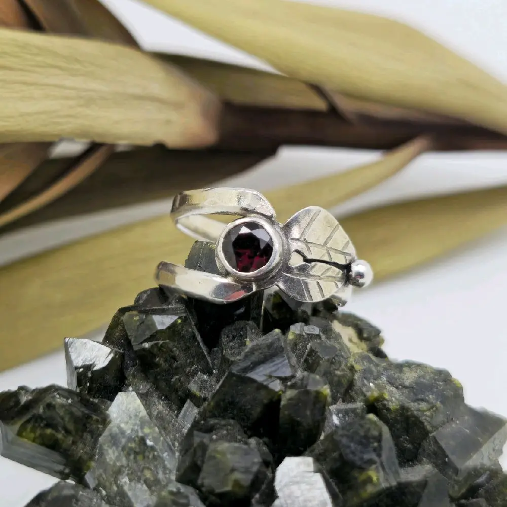 Jen's Jewels Size 7 Deep Red Garnet and Sterling Silver Ring