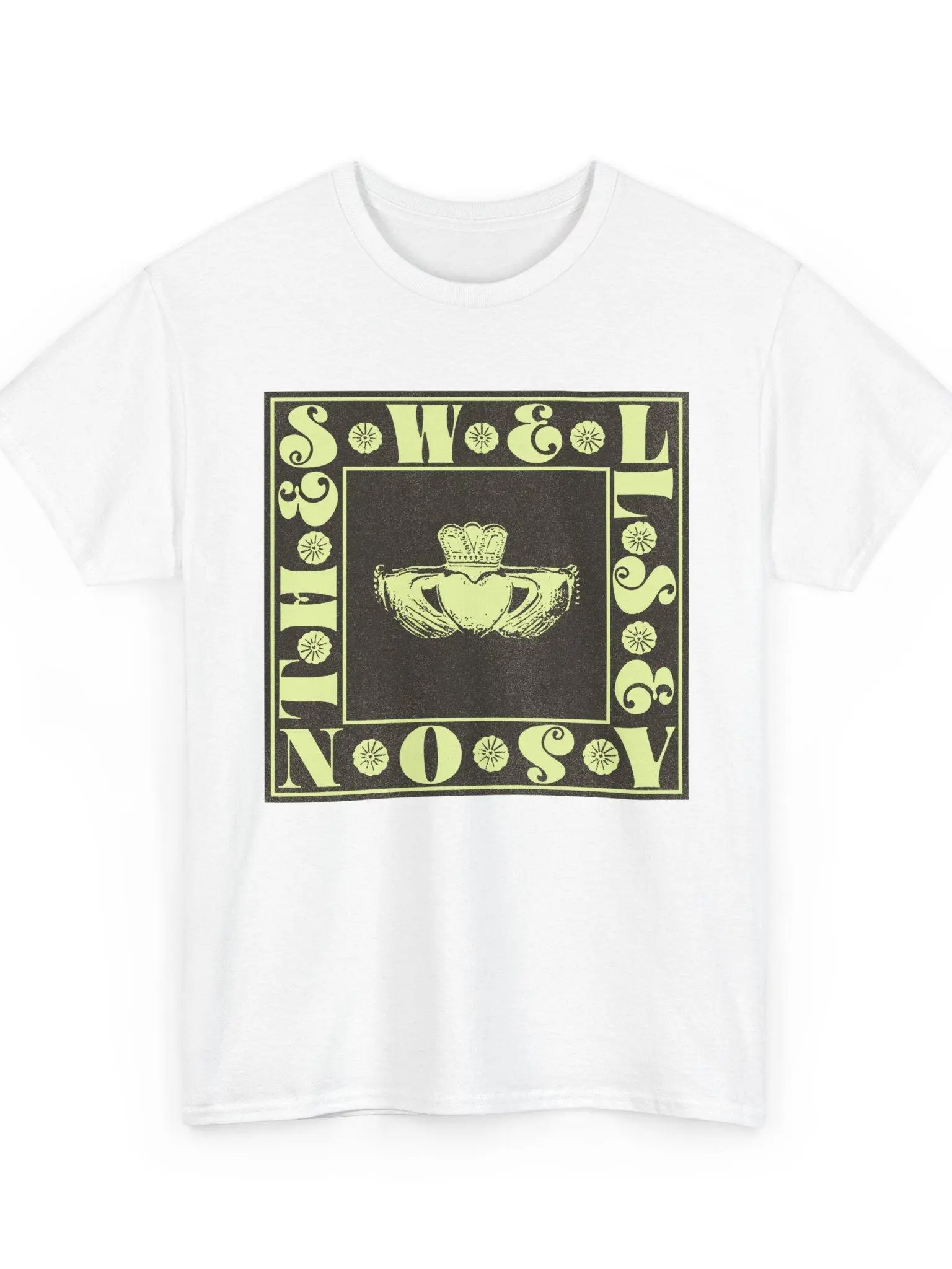 Irish Claddagh Symbol T-Shirt - Vintage Love and Loyalty Graphic Tee Unisex Ribbed Streetwear