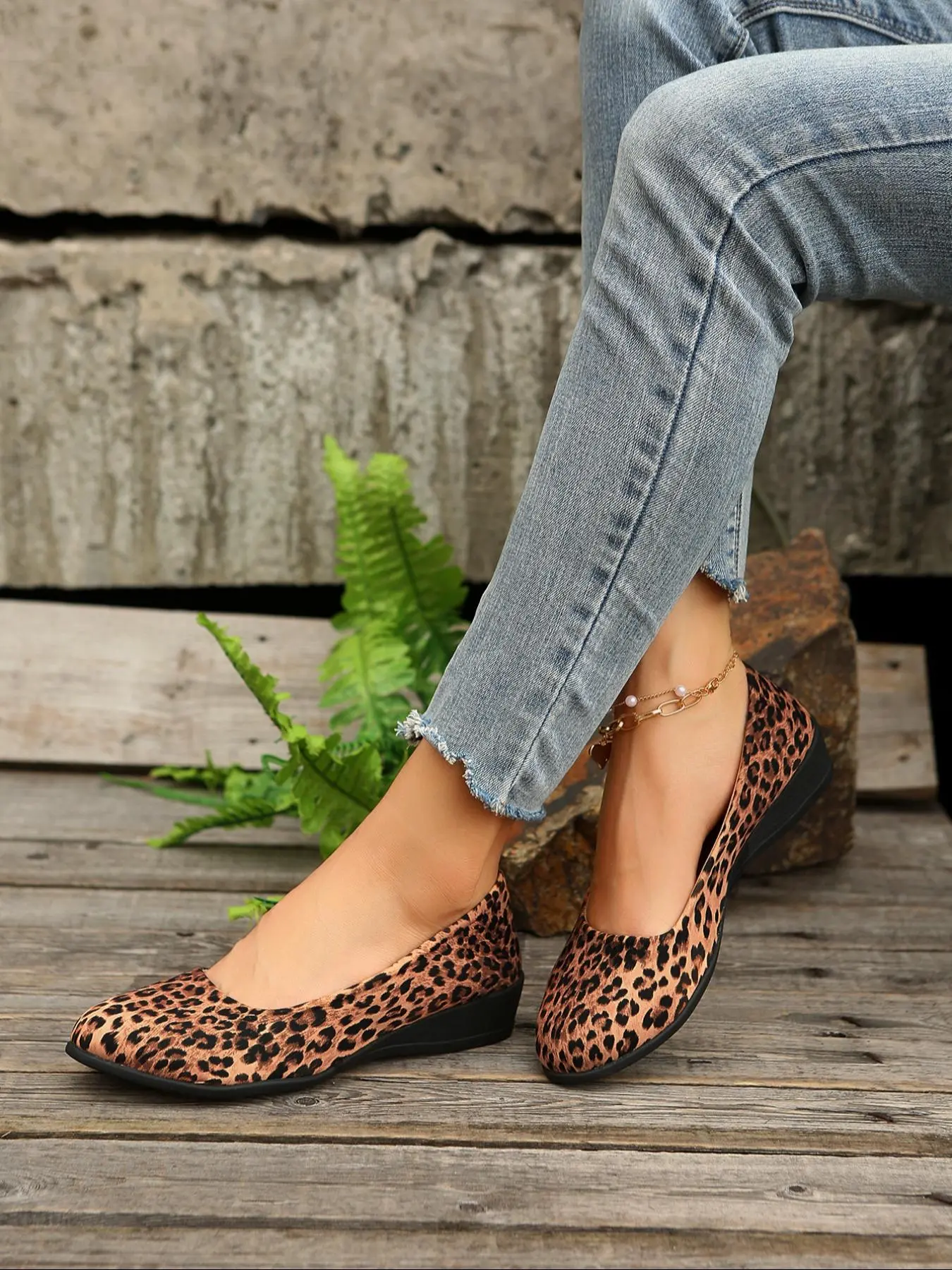 Women's Fashion Leopard Print Slip on Style Platform Wedge Sneakers, Casual Comfortable Breathable Low Top Walking Shoes, All-match Commuter Shoes for Work & Daily Wear Footwear