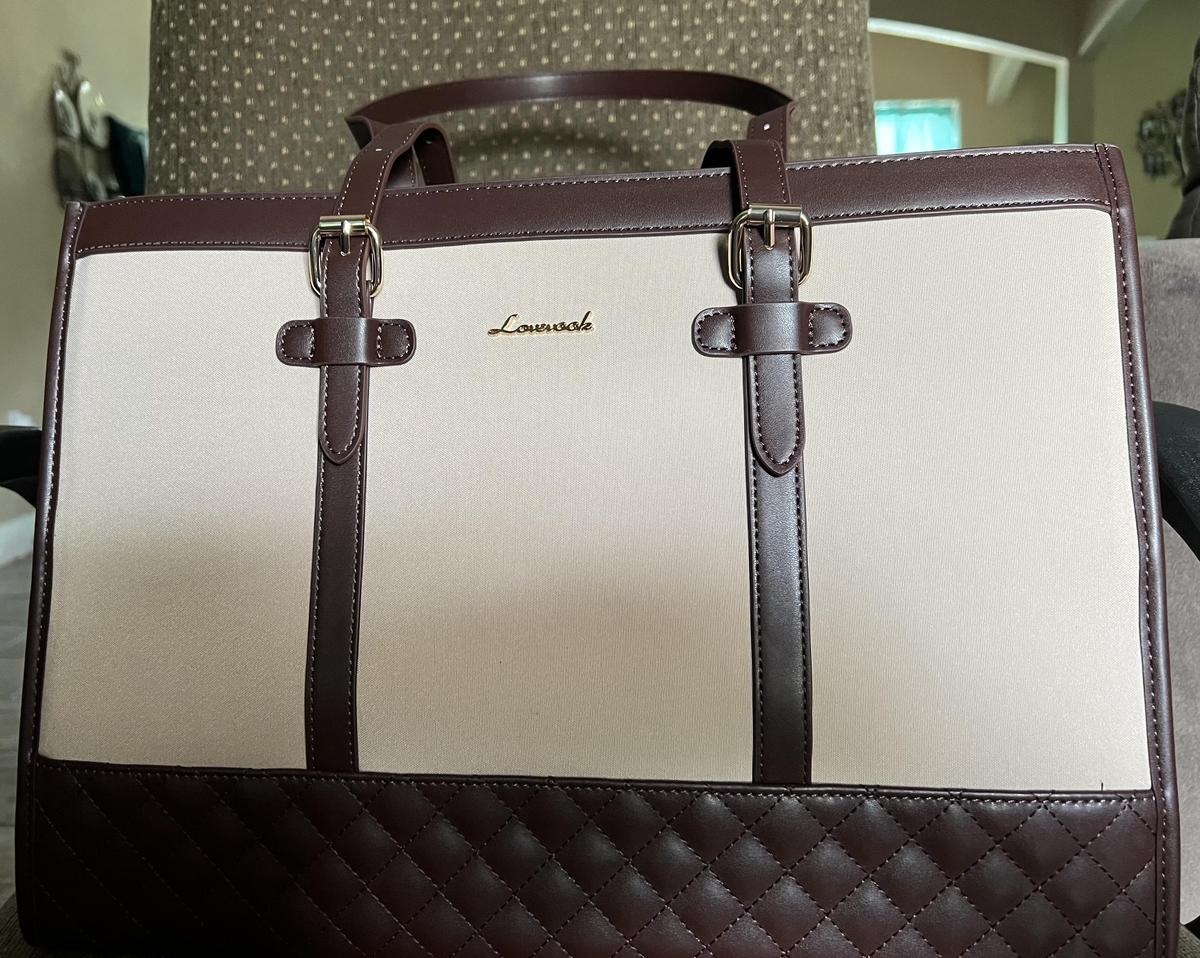 Item: Apricot & Chestnut Brown, 15.6''