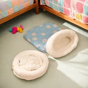 ozy Cat Cave Bed Enclosed Sleeping Bag for Kittens & Small Dogs Machine Washable Lamb Fle Comfortable & Cozy Pet Bed