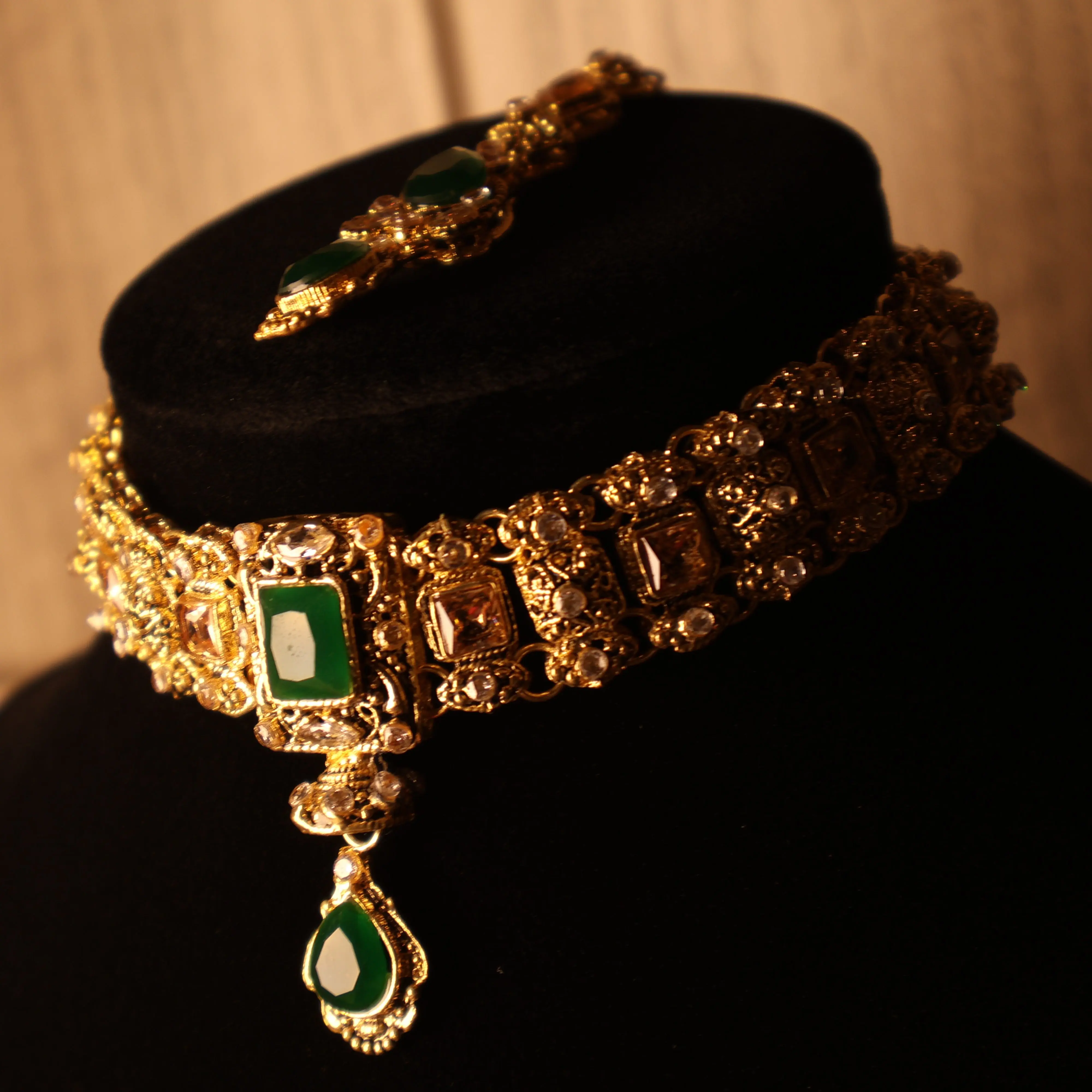 PANNA Emerald Green & Gold Kundan Choker Necklace Set with Tikka & Earrings | Indian Pakistani South Asian Wedding Jewelry