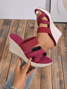 Women's new summer comfortable and soft casual Slope Heel wedge platform sandals, with a cross strap buckle design, essential for everyday simple casual wear, suitable for daily work commuting, and a must-have for summer beach seaside vacations Footwear