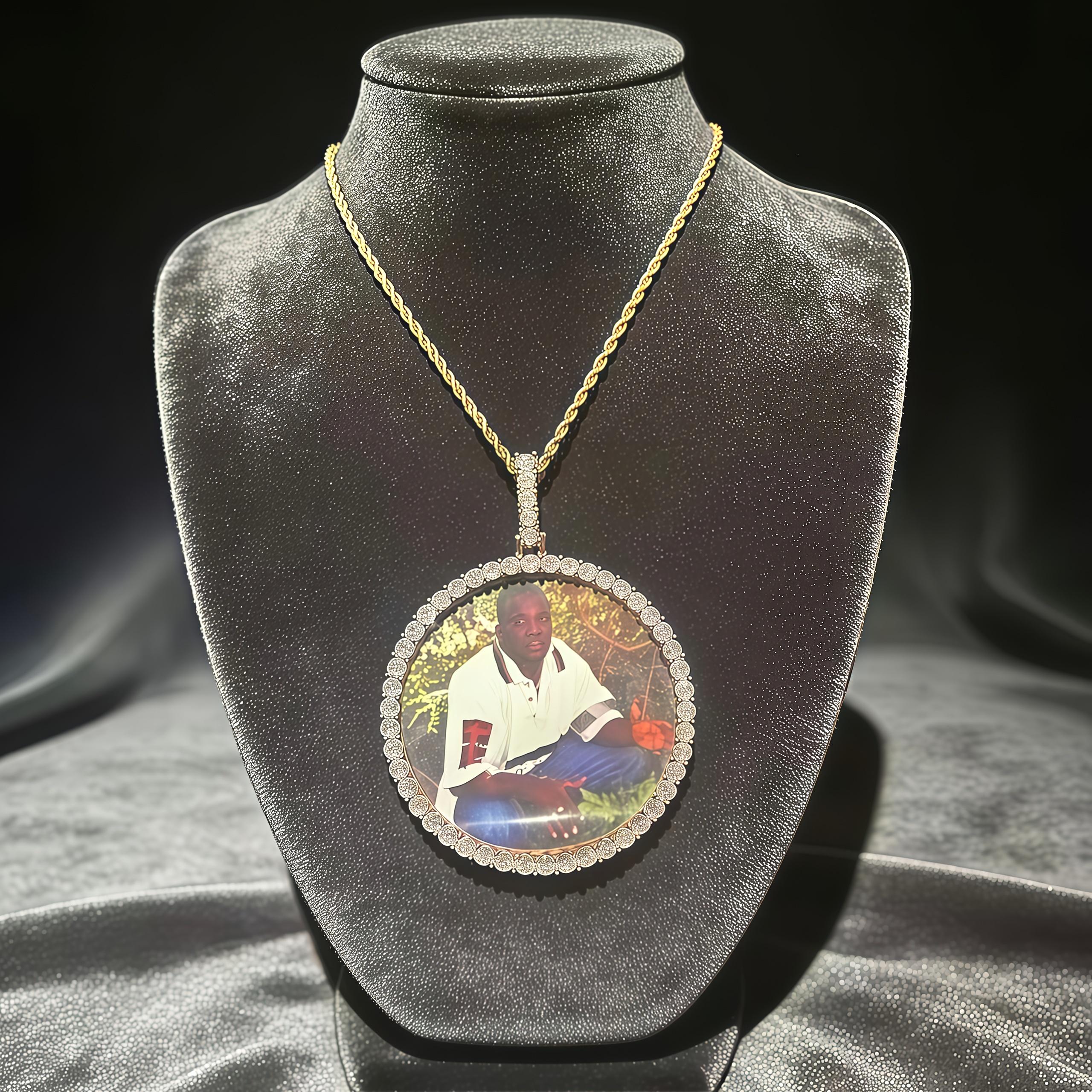 Custom Photo Necklace Circle Chain Personalized Medallion Memory Picture Pendant Solid Back Zircon Hip Hop Jewelry Free Engrave