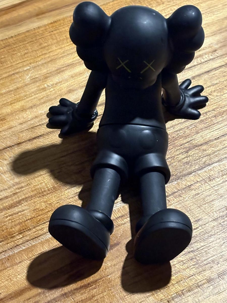 Item: Lying posture (Black)