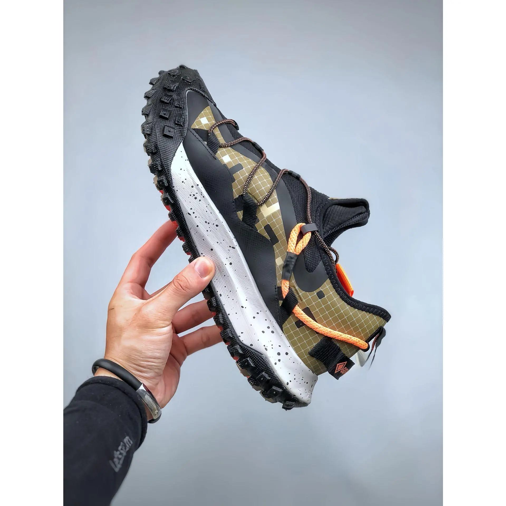 188 black and yellow