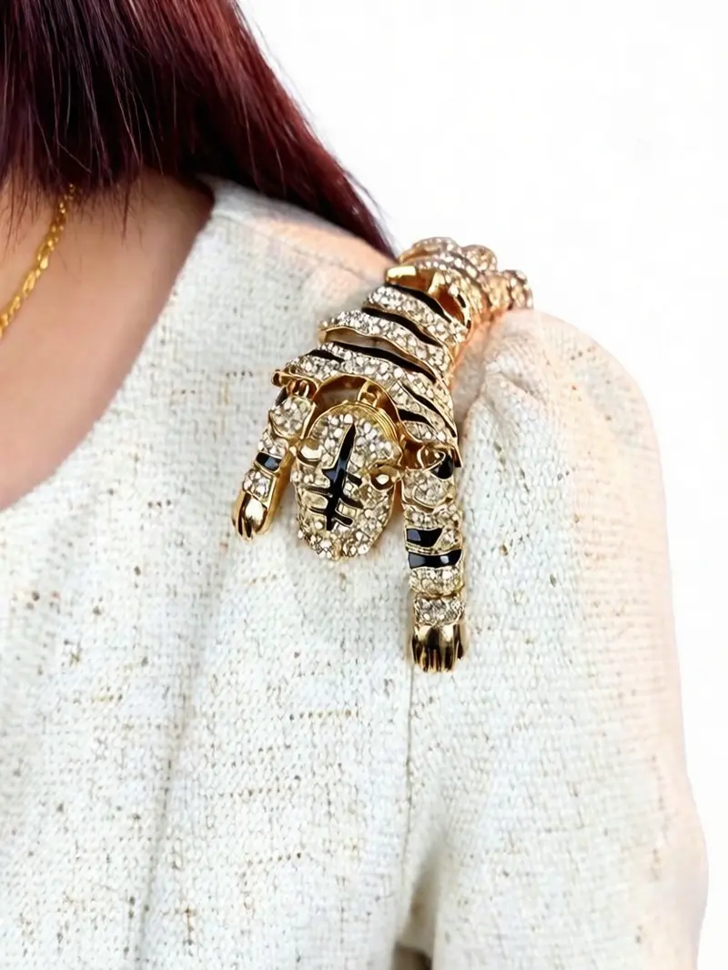 Dress brooch gold - TikTok Shop
