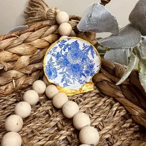 1- Decoupaged scallop shell decoration velvet ornaments