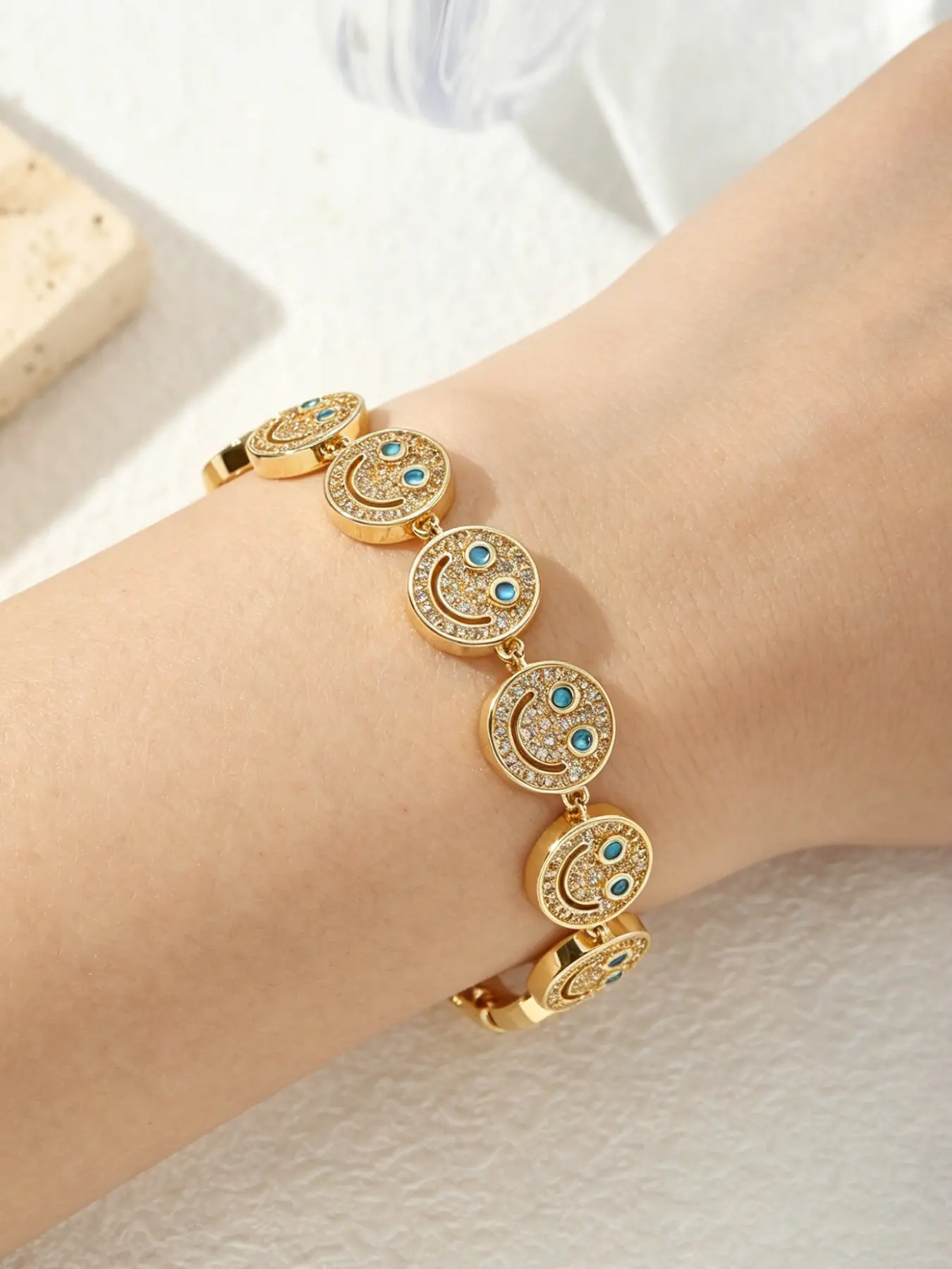 Smile Bracelet, Fashion Bracelet, Brings Good Luck, Perfect for Gifting and Friend Gatherings, Casual Baroque Style, All Seasons Wear, Elegant Bangle