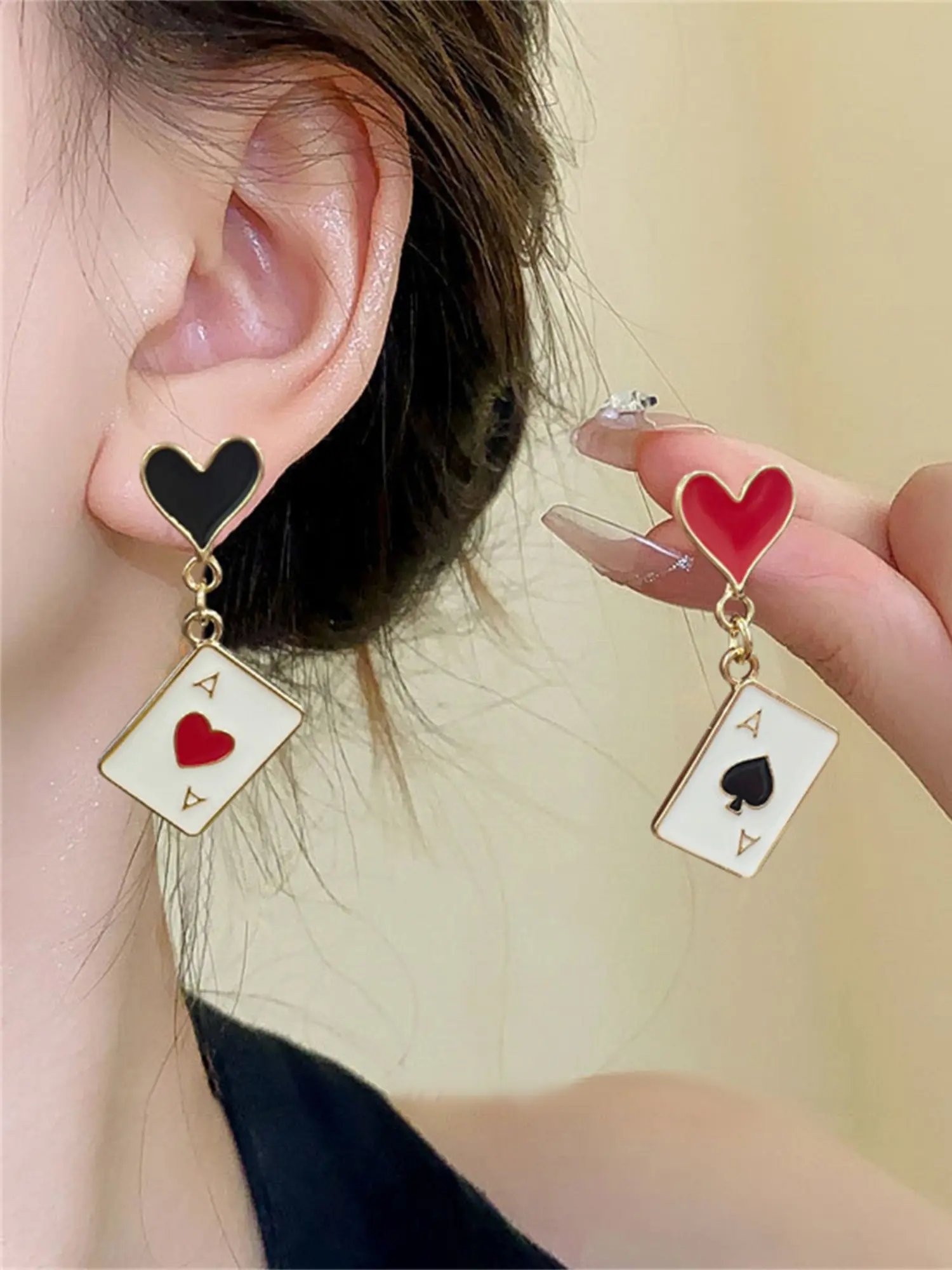 Unique Cute Heart-Shaped Playing Card Earrings, Asymmetric Design & Heart Pattern, Elegant Personalized Women's Jewelry, Statement Earrings, Stud Earring Jewelry