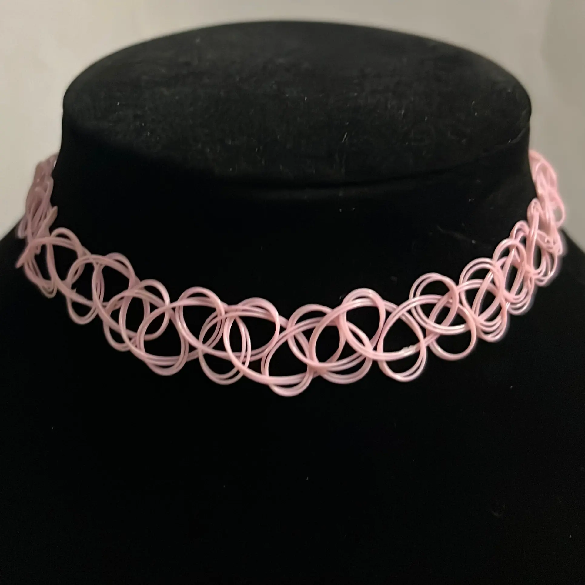 Women's Choker Necklace Set of 2, Modern Solid Color Design in Sophisticated Black and Romantic Light Pink, Versatile Fashionable Jewelry Accessories