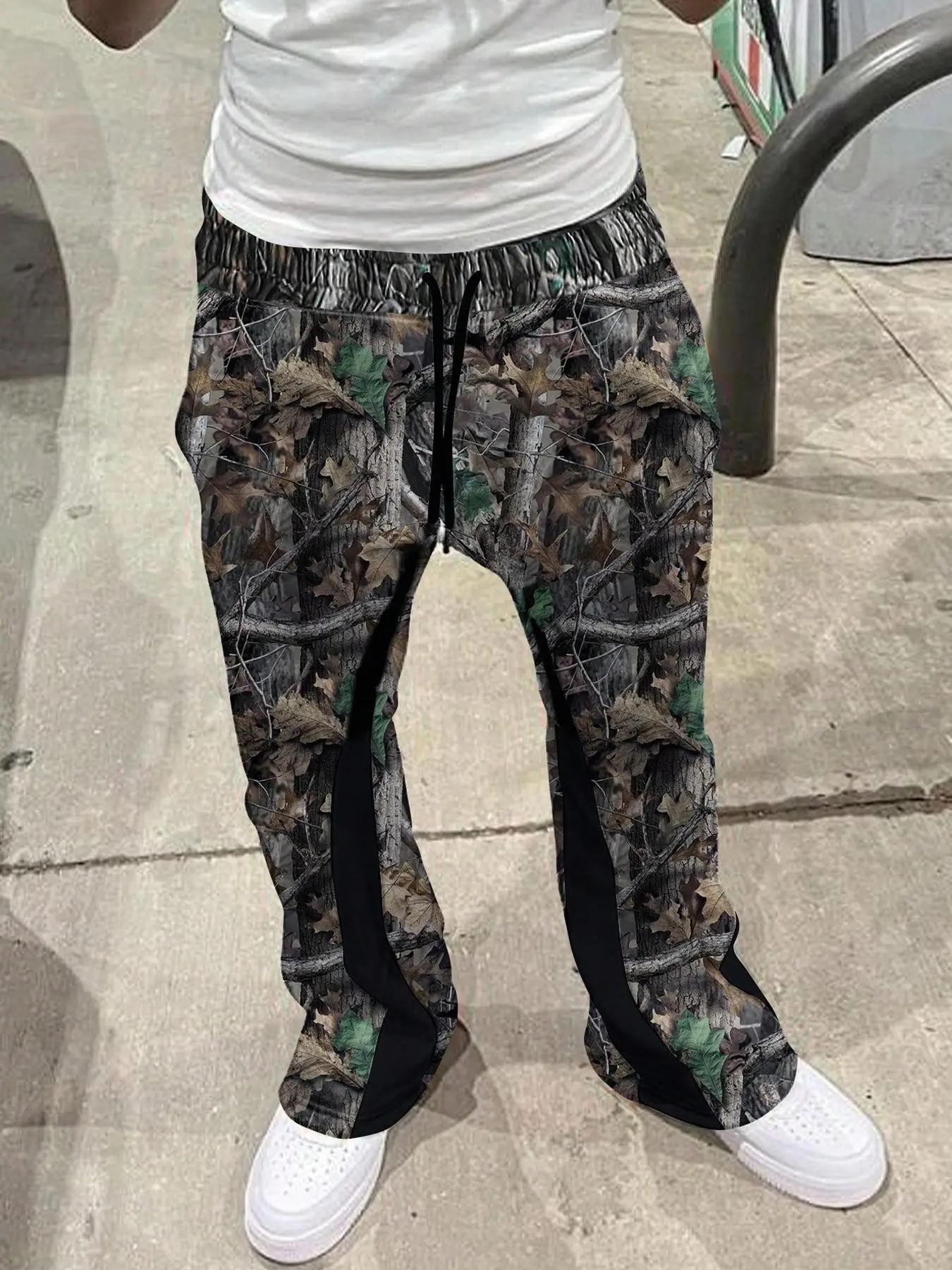 Unisex style, streetwear-inspired casual camo print flared pants, athletic pants, Sporty trousers, simple, sporty, streetwear, hip-hop, fitness, outdoor, campus, rap, casual