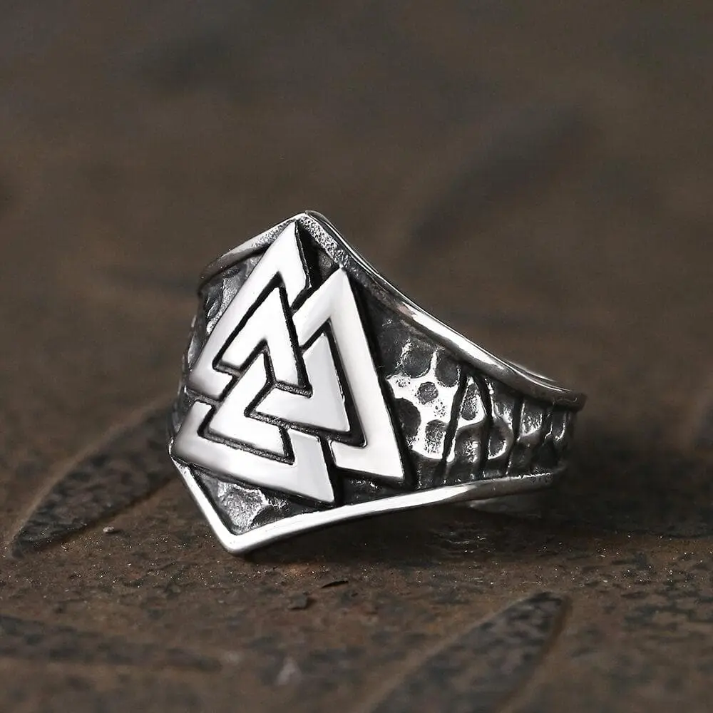 GTHIC Stainless Steel Unisex Viking Ring - Mysterious Valknut Norse Symbol, Unique Norse Design, Versatile Accessory for Adults' Everyday Casual Wear
