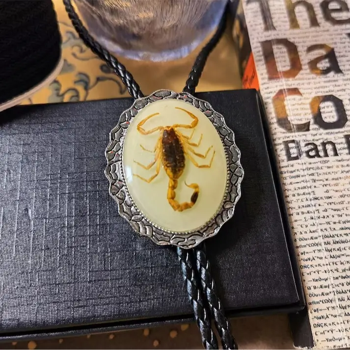Glow-in-the-Dark Encapsulated Scorpion Bolo Tie Necklace with Adjustable PU Leather Cord - Western Cowboy Wedding Gift for Men, Edgy Groomsmen Jewelry & Biker Accessories