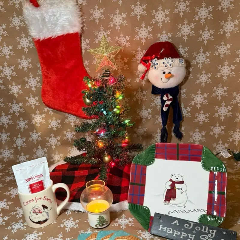 Vintage Inspired Christmas Decor Box | Small Space Holiday box