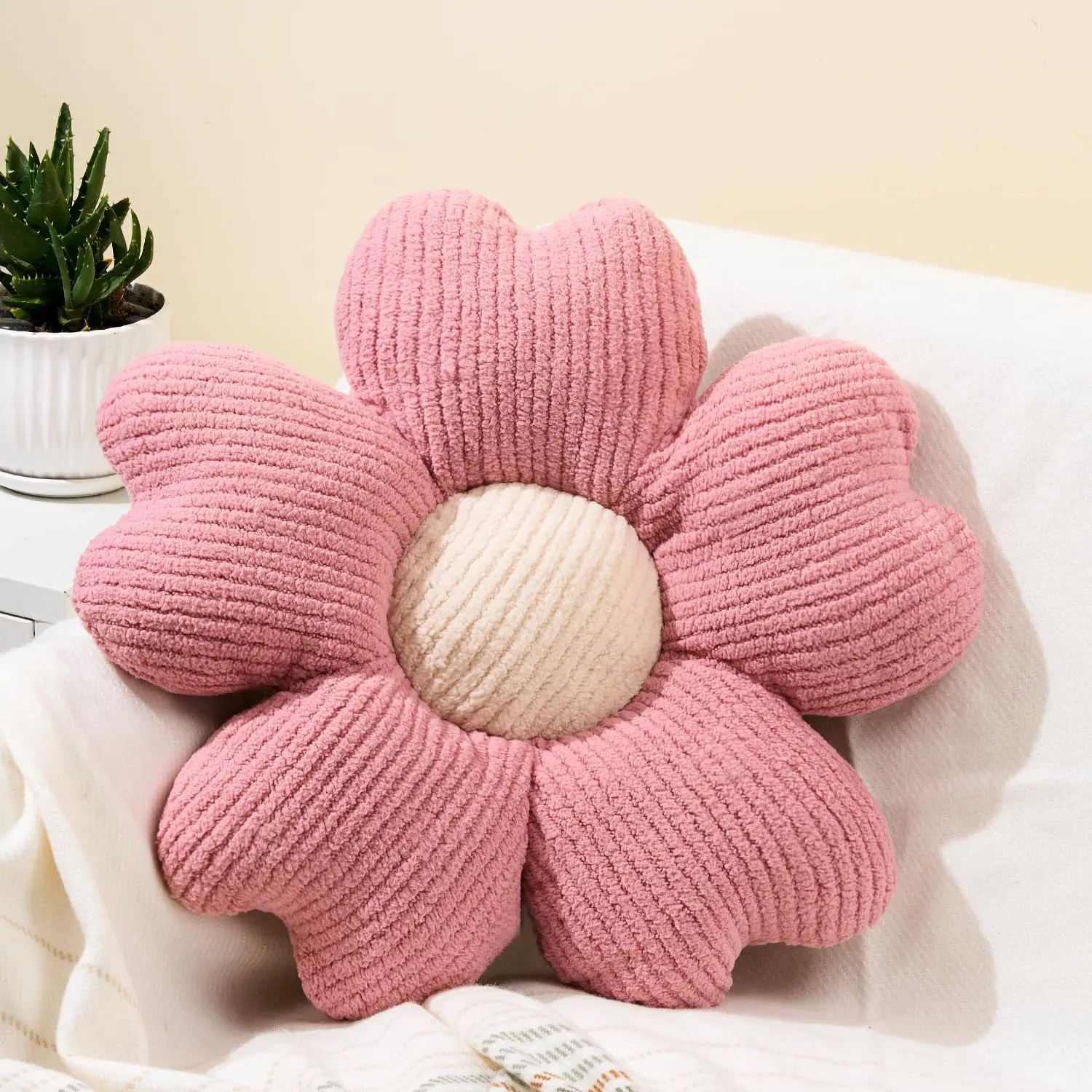 Flower Shaped Throw Pillow, Fun Daisy Pillow, 15.7" Pink Flower Pillow Cute Decorative Seat Cushion Aesthetic Flower Plush Pillows for Bed Sofa Chair