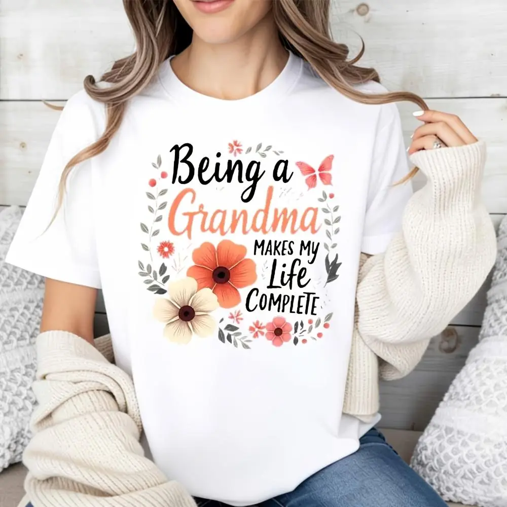 Women's Oversize Round Neck Short-Sleeve Cotton Graphic Print Tee - "Being A Grandma Makes My Life Complete" Design, Breathable, Simple Style, Hang Dry, Casual Spring-Fall Top, Perfect Gift for Grandmothers