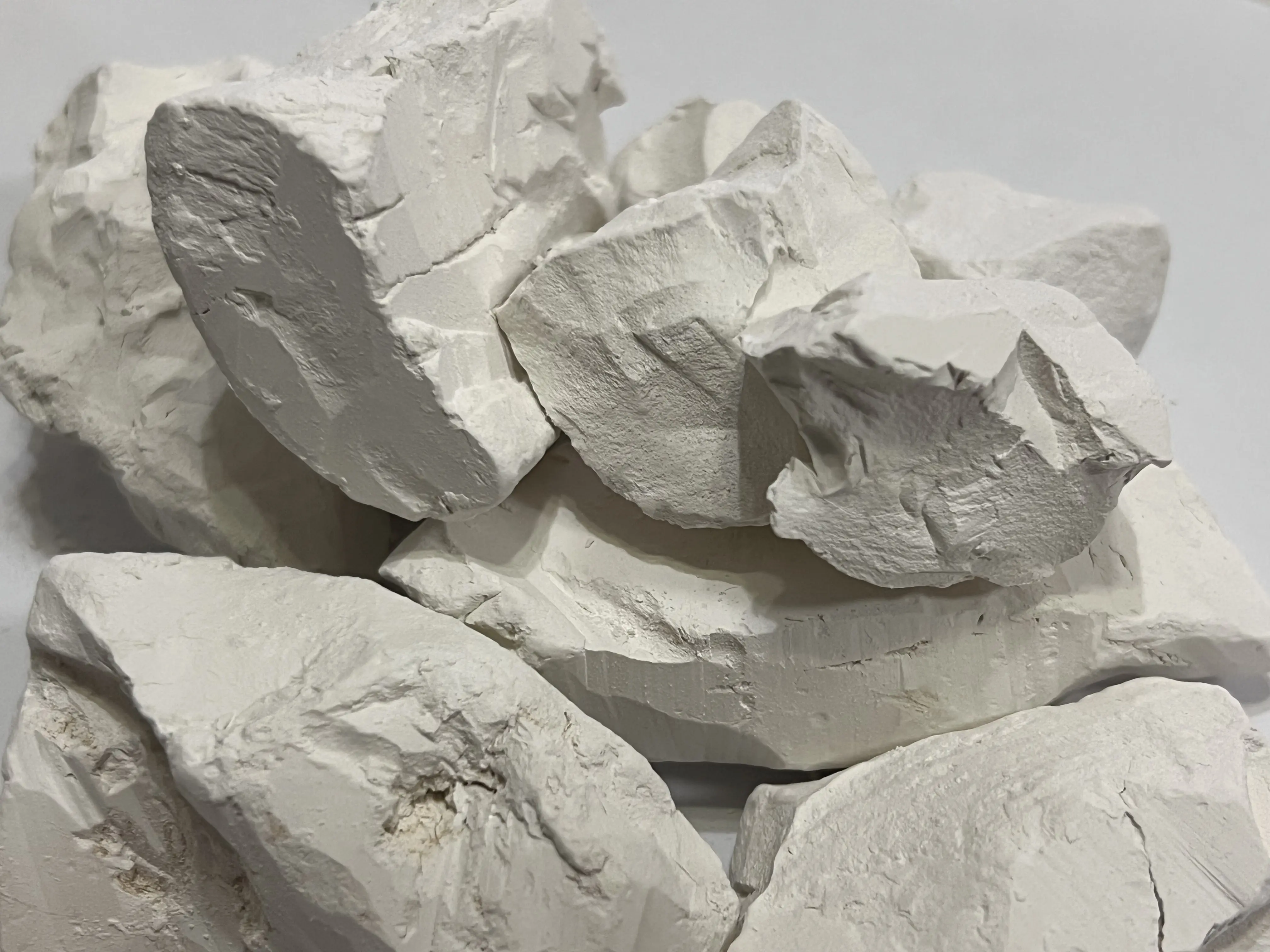 Premium Natural Crisp White Kaolin Clay Chunks, Edible & Cosmetic Grade, Mildly Sticky Raw Earth Clay, 7 oz （200g）