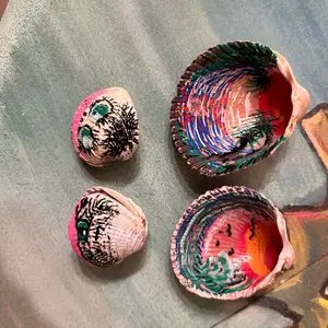 Painted seashells