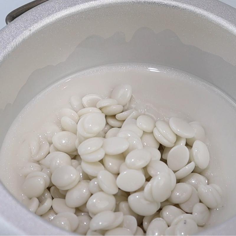 Waxness Polymer Blend Premium Luxury Hard Wax Beads Russian Pearl 2.2 lb / 1 kg - Pack of 2 - For Hair Removal, Hypoallergenic, Creamy and Gentle, No strips needed