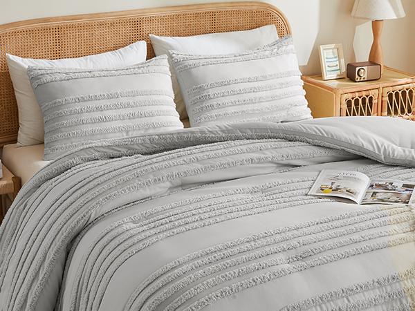 BEDELITE Boho Comforter Set, Tufted Striped Bed Set  Soft Vintage Farmhouse Comforter for All Seasons, Boho Home Decor Fluffy Jacquard Bedding Pillow Shams