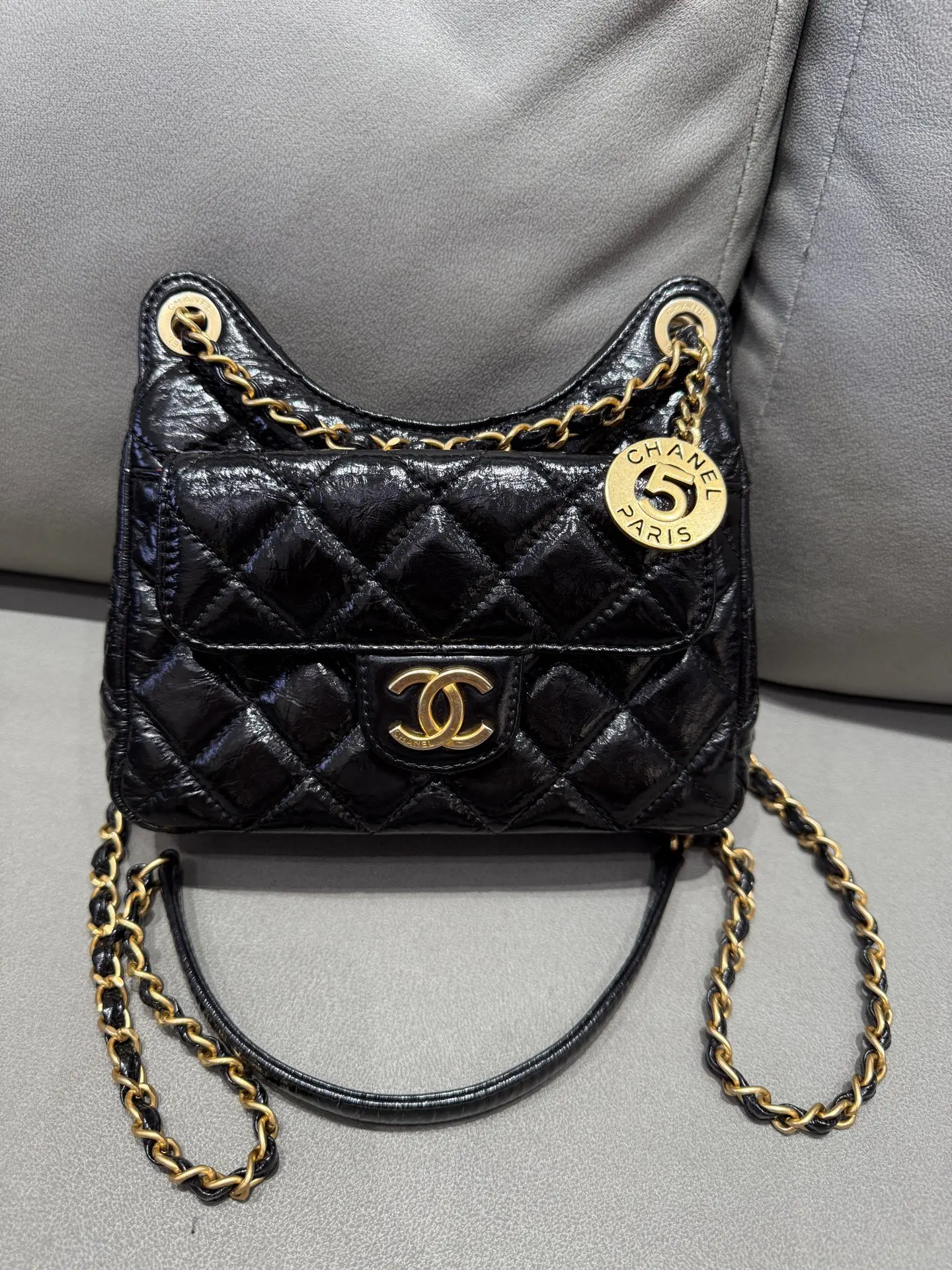 Pre-owned CHANEL 2023 Small Shiny Calfskin Wavy CC Hobo