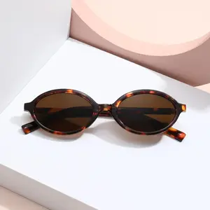 New stylish retro unisex adult oval eyeglass frame with distinctive temple arms and exquisite metal decoration 7786