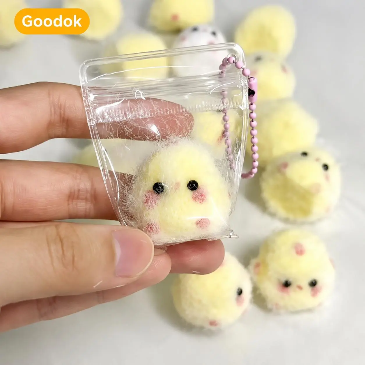 Cute Fluffy Chick Plush Keychain, Kawaii Yellow Chicken Bag Charm Pendant, Soft Pom Pom Animal Keyring for Backpack Accessories