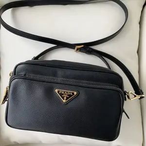 Pre-owned PRADA Classic Black Gold Double Zipper Camera Bag, Inverted Triangle, Cross Grain Cowhide, Unisex/WJ12225208