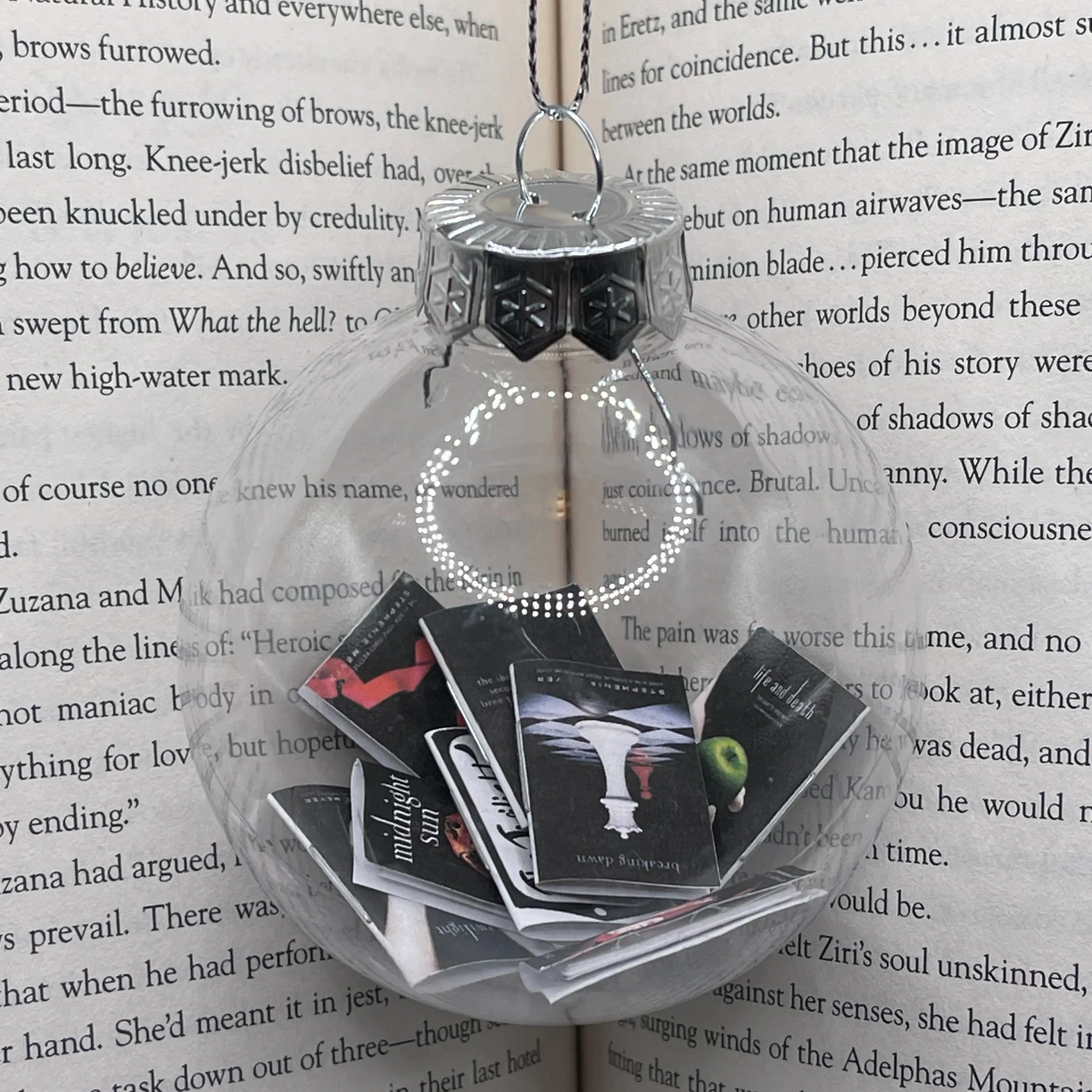 The Twilight Saga by Stephenie Meyer Mini Book Ornament - 7 Book Collection in Clear Plastic for Christmas Tree or Bookshelf Decor