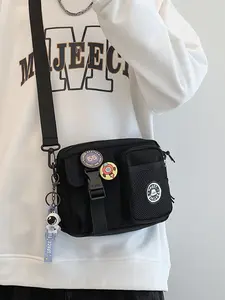 Black fashionable casual simple shoulder bag, practical and atmospheric texture crossbody bag, with badge and alien pendant pendant design, can accommodate mobile phones and keys, suitable for walking and shopping