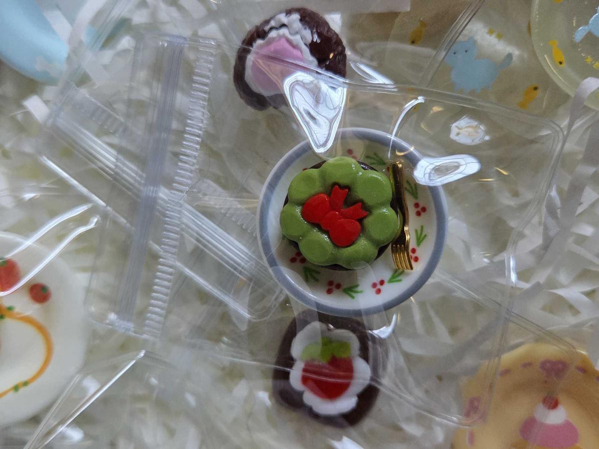 Item: 10 Squishies+10 Plates+Various Accessories