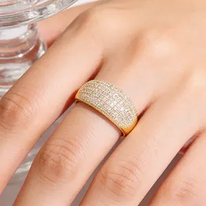 1PC full-bodied synthetic zirconia stone inlaid men's (women's) ring, exuding a noble and elegant style, with details that sparkle and catch the eye, perfect for enhancing the wearer's charm during important social events
