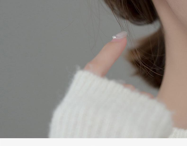 Small daisy flower earrings for women, ins niche design, simple and sweet new earrings