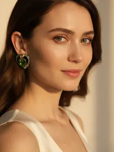 1 pair of fashionable and elegant heart-shaped diamond studded earrings, suitable for daily commuting, vacation and dating, and also a surprising and exquisite small gift.