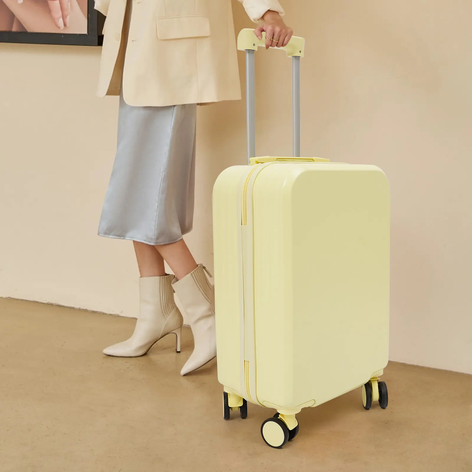 Light Yellow Carry On Suitcase 40kg Load For Summer Vacation Trip