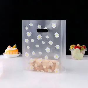 Daisy print gift bags in packs of 5/10/15/20/50, floral pattern plastic gift bags with handles, cute transparent daisy gift bags, suitable for Mother's Day, weddings, birthdays, graduations, bridal showers, party supplies, shopping toiletry bags