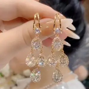 New ultra-fairy-like crystal zircon DDES0884 high-end diamond-shaped earrings, fashionable and versatile, elegant earrings
