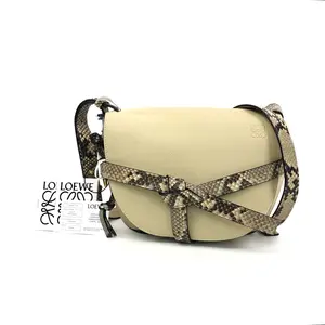 Pre-owned Loewe Leather Shoulder Bags 9.06'' R2589 Shoulder Bag T25185775958 0329 LA Katrina