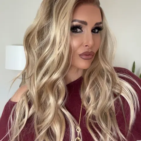 AISOM Selina Warm Blonde Long Wave Free Part Lace Front Wig 22" Heat Friendly Synthetic Wig Low Density Glueless Daily Use