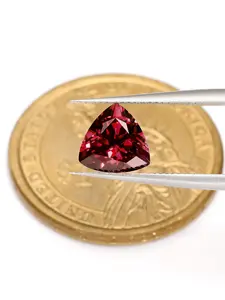 1pc 5-11mm Synthetic Ruby Gemstone, Triangle Cut Lab-Grown Stone, Ideal for Jewelry Making & DIY Accessories