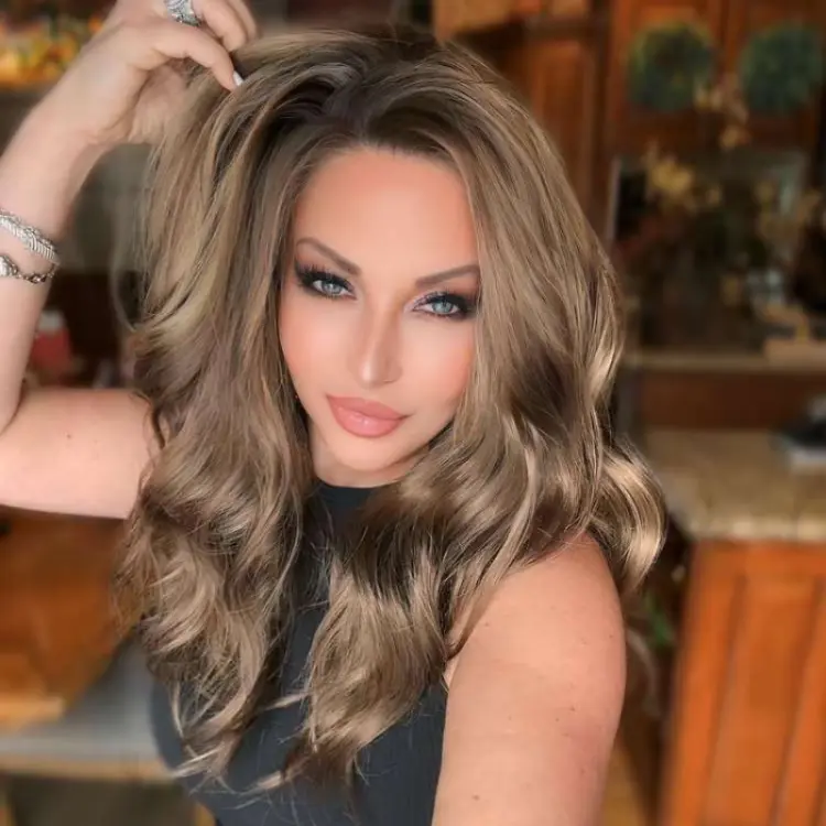 AISOM Rina Beige Brunette Body Wave 18" Free Part Synthetic Lace Front Wig with Scandinavian Hairline Low Density Heat Friendly Wig for Girl Daily
