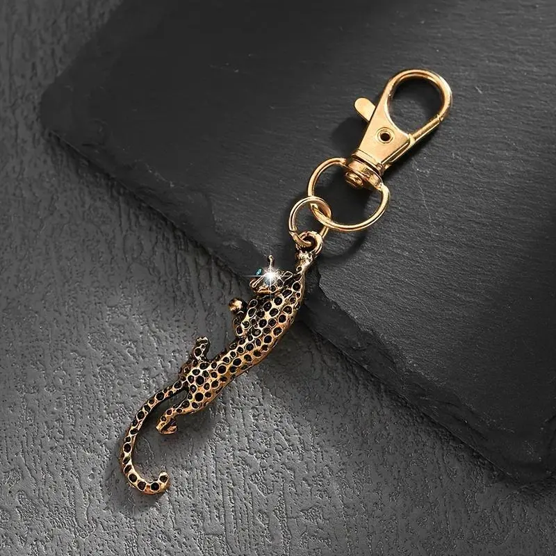 1pc European-American Vintage Minimalist Leopard-Shaped Bag Charm Keychain - Chain-Attached, Gold-Colored Charm Keychain Accessory for Men’s Car Keys & Bags, Bag Charm Keychains, Chain-Attached Keychains