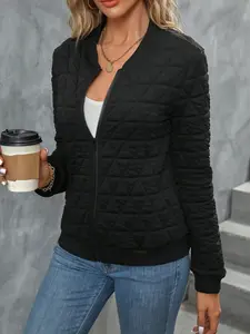 A women's black diamond check quilted short jacket, casual fashion versatile jacket, suitable for autumn and winter, suitable for casual fashion style, diamond checkered quilted elements classic versatile