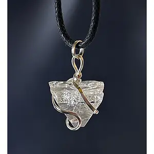 Apophyllite Wire Wrapped Pendant – Uplifting Energy & Spiritual Awakening